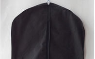 Accrocher en cuir de luxe de PVC brodent le protecteur de costume que le sac de vêtement continuent le noir de couverture de costume