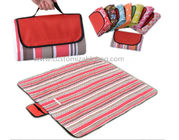 Rayures rouges en dehors de couverture imperméable pliable de tapis de pique-nique pour camper/voyage/promotionnel
