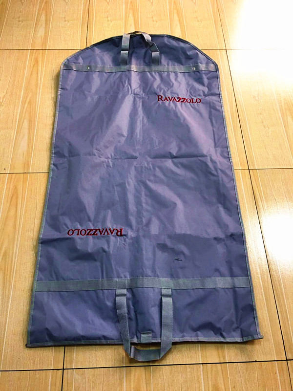 De luxe pliez le polyester du sac de vêtement 200D brodent la sangle manipulée